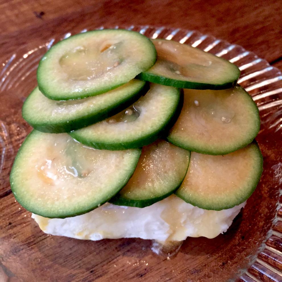 Galleria fotografica






Con l'aereo che sarebbe atterrato all'aeroporto di Melbourne alle 4.20 del mattino di martedì 4 aprile, ha fatto davvero piacere entrare della stanza 1729 del Langham Hotel lungo la South Bank del fiume Yarra e trovarvi della frutta fresca









Lo skyline notturno di Melbourne dalla camera al Langham. Il sole sarebbe sorto un paio d'ore dopo









Prima colazione con vista sul centro di Melbourne e il corso del fiume Yarra









Nicolas Chatenier, responsabile del panel francese nella giuria dei 50 Best, ha invitato stampa, cuochi e amici al Philippe Restaurant in pieno centro di Melbourne. «La Francia e i Fifty hanno avuto in passato relazioni torbulente che stiamo superando e così eccoci qui da uno chef che ha lavorato per anni e anni con Paul Bocuse». In effetti Philippe Mouchel è quanto di più lontano possiamo aspettarci oggi da una tavola contemporanea. Da un eccesso all'altro?









Clement Vachon e Yannick Alléno









Mauro Colagreco e Massimiliano Alajmo. Per la prima volta è toccato al fratello chef rappresentare le Calandre ai 50 Best. In passato, a Londra e a New York, era sempre andato Raffaele Alajmo









Dominique Crenn, argento vivo









Una tavola italiana è sempre allegra e calamita tutti, anche Yoshihiro Narisawa









La prima cena a Melbourne? Cafè Di Stasio, la buona Italia nel mondo









Rinaldo Di Stasio, per tutti Ronnie, produce vino nella Yarra Valley dal 1994. Le etichette le cura suo padre in maniera molto singolare: scrivendo l'originale a mano



















«DOC, siamo nati pizzaioli» è scritto su una grande lavagna in una delle due pizzerie chiamate DOC da Tony Nicolini. Questa è quella in Albert Park









La stessa inquadratura di prima ma con i fattori invertiti per evidenziare la foto di papà Nicolini quando era un giovane pizzaiolo arrivato nella metropoli dello stato di Victoria









Volo di mongolfiere su Melbourne all'alba di mercoledì 5 aprile 2017









Mercoledì 5 aprile, ore 9.30 del mattino, il giorno della verità dei Fifty Best 2017: la tensione di Massimo Bottura in attesa della sera









Massimo Bottura e Ben Shewry, chef neozelandese trapiantato a Melbourne in Australia









Dan Barber, chef-patron di Blue Hill at Stone Barns poco a nord di New York. Profeta della sostenibilità a 360° ha sospirato e poi sorriso quando gli abbiamo chiesto di Donald Trump presidente: «Il mio lavoro diventa più difficile, ma la sfida molto più interessante»









A conferenza e interviste concluse, posano i 5 chef intervistati. Da sinistra verso destra Gaggan Anand, Dan Barber, Elena Arzak, Virgilio Martinez e Yannick Alléno









Foto ricordo per me con, da sinistra, Virgilio Martinez, Valeria Senigaglia, Alessandra Gesuelli, Gaggan Anand e Elisabetta Canoro









Mercoledì 5 aprile a Melbourne: alle 6.30 della sera vengono aperti gli ingressi del Royal Exhibition Building e i quasi 1000 invitati iniziano a defluire, suddivisi in due file. A destra red carpet per i vip, a sinistra il dietro le quinte per la stampa









Finiti gli scatti con mogli, fidanzate e amici, Alajmo, Bottura, Crippa e Romito, reggendo un A4 ciascuno, ricorderanno così l'amico Bob Noto, scomparso a Torino lo scorso 23 marzo. Davvero un bel gesto









All'incrocio dei due assi di un edificio che quando venne inaugurato, nel 1880, era il più grande dell'intera Australia, due grandi postazioni per il party post-premiazione. Da una parte il pesce...









E dall'altra la carne bovina. Lavorata sul posto, poi cotta alla brace all'esterno assieme a dell'ottimo agnello, la vista della mezzena di un manzo non ha entusiasmato tutti gli ospiti. Nell'alta cucina c'è anche chi è vegetariano o vegano...









Massimo Bottura e Massimiliano Alajmo ormai a giochi fatti e, soprattutto, annunciati









Tra gli espositori di cose buone durante la cerimonia anche Calia, un distributore di qualità con un miele da favola da fiori di Leatherwood, un arbusto che cresce in Tasmania. Ne ho chiesto un campione da portare con me in Italia, mi è stato dato con questa motivazione: «Lo prenda pure perché ha chiesto il permesso invece di mettersi in tasca la boccetta». In un certo senso, edificante









Il diavolo non fa i coperchi, l'iPhone non sempre fa le foto a fuoco soprattutto quando chi lo usa ha fretta di fissare un gruppo di mogli degli chef premiati come al centro Lara Gilmore, la signora Bottura









Ai fotografi professionisti le foto non vengono mai sfuocate. E se capita è perché lo volevano









Massimo Bottura non si separa mai da un tricolore che riporta i primi tre articoli della costituzione, uno per colore partendo ovviamante dal verde









Le premiazioni sono finite, la festa quasi e allora ben venga un paio di scarpe, comodissimi sandali per Ana Ros, Best Female Chef per il 2017









L'Higher Ground è un localone bello ma rumoroso accidenti, in centro a Melbourne, punto di riferimento per gli chef arrivati da tutto il mondo. Bottura e Humm vi hanno tenuto una conferenza prima della premiazione, Daniel vi è tornato con la moglie Olimpia il giorno dopo essere stato applaudito numero uno al mondo, giovedì 6 aprile









Toast e avocado all'Higher Ground per un cremoso inizio di giornata dopo una nottata in bianco per via dei 50 Best









Hummus con verdure e uovo in camicia, sempre per prima colazione all'Higher Ground









Un esterno a Carlton dove Tony Nicolini ha aperto il secondo DOC Pizza & Mozzarella Bar, 295 Drummond Street









La pizzeria di Tony Nicolini a Carlton dopo il servizio del pranzo. Nota importante: il motto di Nicolini gli fa onore: «People and pizza before profit», il cliente e il prodotto prima del profitto.









Il Grande Abruzzo in Italia e nel mondo: Tony Nicolini, ristoratore in Melbourne, e Niko Romito, da Castel di Sangro a un posto nella classifica dei World's 50 Best Restaurants 2017









Una interpetazione di pizza Margherita da parte di Tony Nicolini, con mozzarella di bufala prodotta in Australia









DOC e la pizza al tonno. In casa Marchi abbiamo un debole per tutte le pizze al tonno :-)









Una ricca intepretazione da parte di Tony Nicolini della Marinara con passata di pomodori gialli ad armonizzare acciughe, capperi e olive









IDES, il ristorante di Peter Gunn, per un lustro in forza all'Attica di Ben Shewry e vittorioso a livello Oceania nell'edizione 2015 dello S.Pellegrino Young Chef. Dopo alcuni pop-up restaurant, l'insegna tutta sua. Purtroppo solo menù degustazione e senza alternative. Prendere o lasciare. Non sempre uno è contento di queste imposizioni









Il Cetriolo di IDES marinato in olio, menta e rosmarino su panna acida e semi di papavero, fieno greco e finger lime









Il barramundi cotto al forno con mais dolce e aglio nero, poi caramellato con vino rosso e fondo di agnello. Gusto pieno, tendente al dolce che si fa mangiare con piacere. Purtroppo, consistenza cremosa della carne. A tratti fastidiosa









Ottimo filetto al pepe da IDES, purtroppo il più piccolo che mi sia stato servito in sessant'anni









L'ingresso di Embla, cibi e vini controcorrente in pieno centro a Melbourne. Patron Christian McCabe, chef e coproprietario Dave Verheul









La cucina a vista di Embla









Carpaccio di dentice su crema di peperoni









Tartara di manzo crudo, funghi shiitake (quasi un prezzemolo ormai ai quattro angoli del globo), garum (?) e foglie di senape









Stregante Crema zupposa di mais, creme fraiche, limone, maggiorana e cipolle. Mi sono fatto dare la ricetta









Flathead arrosto con crema all'aglio e rape














La dichiarazione di intenti che apre la carta dei vini di Embla: «Mancano zone e vini importanti, ma crediamo che rifletta quello che noi siamo». Applausi






