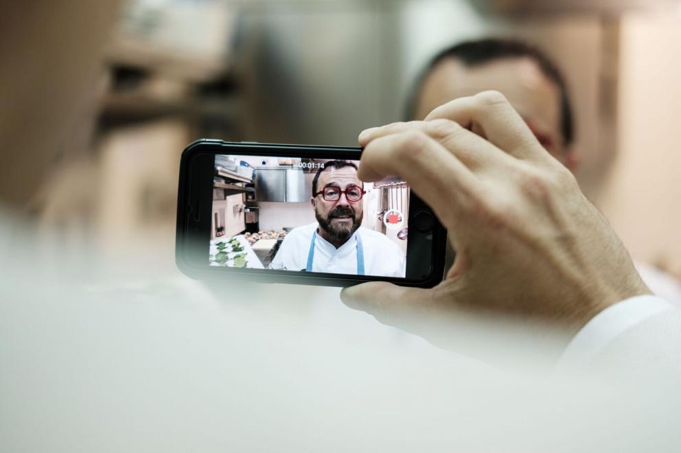 Galleria fotografica






Immagini (e chef) da Care's a Salina (tutte le foto Diego Artioli - Formasette): Ludovico De Vivo









Martina Caruso









Giuseppe Iannotti



















Paolo Ferretti e Norbert Niederkofler






