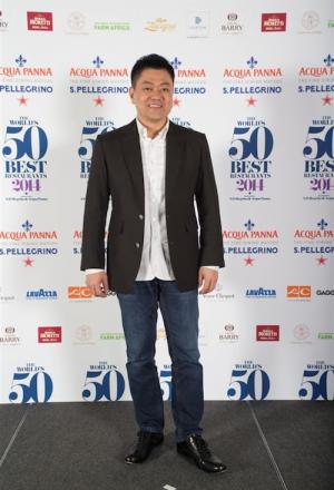 Galleria fotografica






Il gonfalone della World's 50Best








Massimo Bottura e la moglie Lara, terzo alla fine








Massimo Bottura








Selfie di Spagna: da sinistra, la giornalista Lara Rivas, Quique Dacosta, Joan Roca e Andoni Luis Aduriz








Massimo e Lara Bottura








Jordi, Joan e Josep Roca, retrocessi al secondo posto con il loro Celler de Can Roca di Girona








Gaston Acurio, Astryd y Gaston, Lima (Peru), 18°








Enrico Crippa








Fergus Henderson di St. John, suo il premio alla carriera 2014








Inaki Aizpitarte di Chateaubriand a Parigi (27°) e Davide Scabin del Combal.zero (51°)








Elena e Juan Mari Arzak, ristorante Arzak di San Sebastian, ottavi





