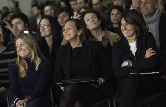 Galleria fotograficaDa sinistra, Massimiliano Alajmo delle Calandre di Rubano (Padova), Corrado Assenza&nbsp;del Caff&egrave; Sicilia di Noto (Siracusa) e Aimo Moroni del Luogo di Aimo e Nadia a MilanoUn sorridente Moreno Cedroni, cuoco della Madonnina del Pescatore di Senigallia (Ancona)A sinistra Paolo Marchi, a destra Claudio Ceroni. I due vertici di Identit&agrave; GoloseRoberto Restelli, a lungo curatore dell'edizione italiana della Guida MichelinLuciana Bianchi, giornalista italo-brasilianaGiuliano Baldessari, sous chef delle Calandre di Rubano,&nbsp;Padova; Alfredo Pratolongo, direttore comunicazione e affari istituzionali Heineken Italia e Paolo MarchiRodrigo Oliveira, cuoco paulista del Mocot&ograve;Pausa caff&egrave; allo spazio LavazzaDa sinistra, il giornalista Stefano Vegliani, il cuoco Carlo Cracco e il suop sous chef Matteo BaronettoMassimo Bottura dell'Osteria Francescana di Modena e Matteo Baronetto del ristorante Cracco di MilanoIl giornalista Gabriele Zanatta con Riccardo Monco e Italo Bassi, chef dell'Enoteca Pinchiorri di FirenzeRoberto ed Enrico (Bobo e Chicco) Cerea del ristorante Da Vittorio di Brusaporto (Bergamo)Alessandra Rotondi, sommelier romana di stanza a New YorkMatteo e Camilla Lunelli di Cantine Ferrari premiano i fratelli CereaGiulia Corradetti di Identit&agrave; Golose e Davide Scabin, chef del Combal.Zero di Rivoli, TorinoPremiati Oleifici Barbera premia Missy Robbins, cuoca americana di A Voce a New York. A destra, Paolo MarchiIl giornalista Andrea PetriniRosita Dassisti e Claudio Ceroni&nbsp;di Magenta BureauDi spalle, Marco Bolasco, direttore editoriale di Slow Food e Paolo Lopriore, cuoco del Canto di SienaChiara Quaglia e Piero Gabrieli di Molino Quaglia premiano il "pizzaiolo" Simone Padoan de I Tigli di San Bonifacio a VeronaMassimo Bottura, Osteria Francescana, ModenaEnzo Vizzari, direttore delle Guida ai Ristoranti Espresso e Paolo MarchiSulla sedia il pastaio Giovanni Assante, a terra il cuoco paulista Alex Atala con la sommelier Alessandra RotondiClaudio Ceroni e Paolo Marchi rendono omaggio ad Alessandra Piazzoni, colonna di Magenta BureauPaolo Marchi stretto tra la collega Livia Chiriotti e l'agronomo di Valhrona&nbsp;Jean-Fran&ccedil;ois DargeinFr&eacute;d&eacute;ric Bau,&nbsp;ma&icirc;tre p&acirc;tissier di ValhronaRen&eacute; Redzepi, chef del Noma di CopenaghenLa giornalista Livia Chiriotti con Luca Lacalamita, giovane pasticcere dell'Enoteca Pinchiorri di FirenzeHeinz Beck, chef della Pergola di RomaPaolo Marchi premia Missy Robbins e Claudio Sadler del ristorante Sadler di MilanoLe formule di Niko Romito, chef del ristorante Reale di Castel di Sangro (Chieti)Marchi con Paolo Donei del Malga Panna di TrentoGiovanni Minetti di Casa E. Mirafiore (a destra) consegna ad Alessandro Gilmozzi del Molin di Cavalese il premio di Artigiano della GolaAlfio Ghezzi della Locanda Margon di TrentoLa giornalista e scrittrice Alessandra MeldolesiAlfredo Zini di Fipe premia Viviana Varese del ristorante Alice di Milano: suo il premio&nbsp;Identit&agrave; vincenti a MilanoDa sinistra, il foodwriter Nicola Massa con Roberta Sudbrack, cuoca del ristorante omonimo di Rio de JaneiroGaston Acurio, chef peruviano di Astrid y GastonPaolo Marchi tra Mauro Uliassi e Moreno Cedroni, due assi di stanza a Senigallia, Ancona