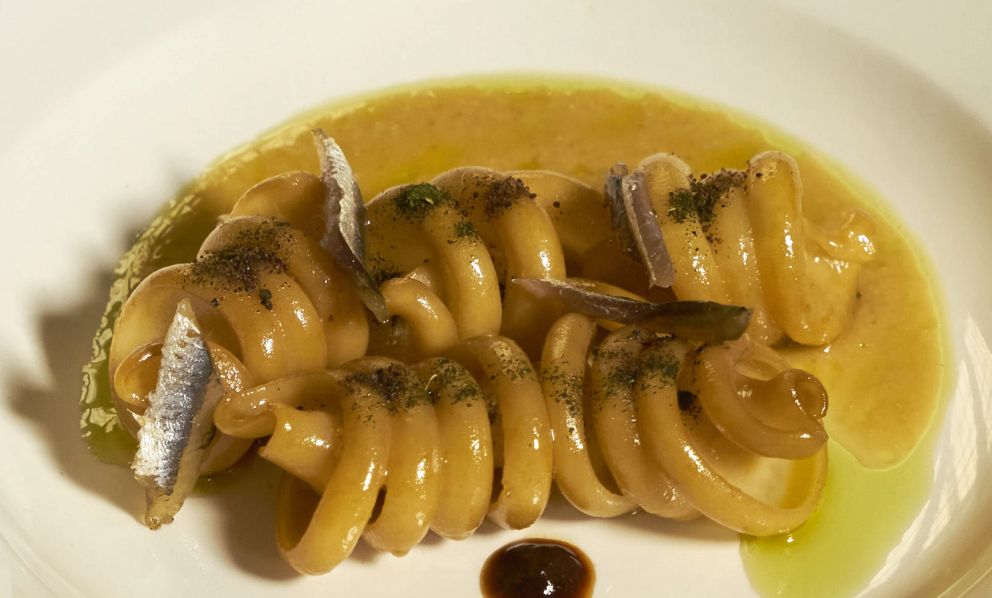 A Natale, meno ostriche, più pesce azzurro: il primo piatto firmato da Marco Ambrosino ci spiega perché