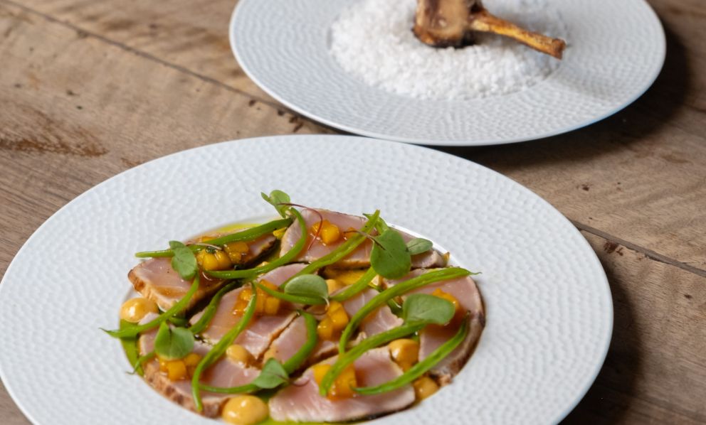 All'Osteria dell'Orologio, il mare di Fiumicino si intreccia con delicate note orientali
