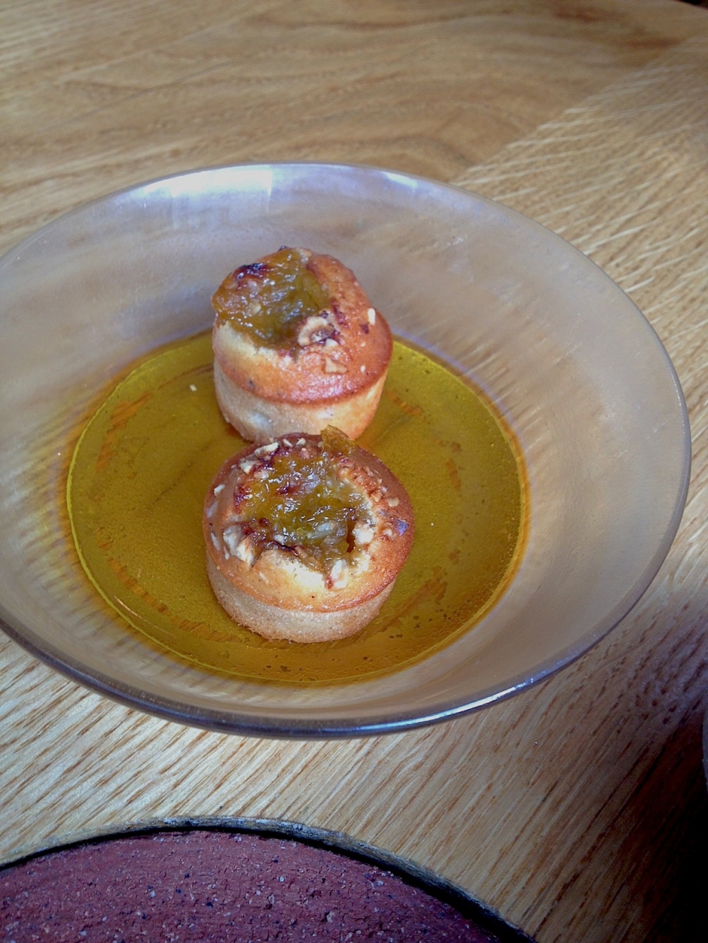 Galleria fotografica






Manzo, lampone, parmigiano








Piselli, panace e arancio confit








Bietole e more








Uovo, mais, cumino








Pomodori, mandorle e polveri di basilico rosso e verde








Pan brioches su un letto di fieno con burro della Normandia








Brodo di gamberi e carote








Calamaro, tartare di speck, aglio confit e cavolo riccio








Anguilla e sesamo nero (e cubetti nascosti di mela verde)








Scegli l'arma...








...per sezionare il Piccione con radici








Mousse di cavolfiore e cioccolato bianco e sorbetto di cocco








Cioccolato e timo








Piccola pasticceria 1: sorbetto di melanzana e polvere di sesamo nero








Piccola pasticceria 2: tartufo al cioccolato





