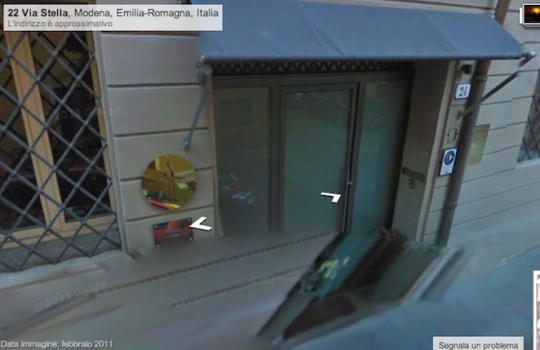 Photogallery






 
Modena’s colonnades, 186 thousand inhabitants and 3 restaurants with at least one Michelin star: Hostaria del Mare (1), Erba del Re (1) and Osteria Francescana (3 stars), our destination
 








Yellow and red tones prevail








The city still bears the signs of the May 2012 earthquake. On May 4th 2013, the day of our visit, a 3.8 magnitude earthquake was registered













By chance, Giuseppe Palmieri, maître and sommelier, appears from the grey door








Palmieri, 38, born in Matera. His first service in Francescana was on September 12th 2000





