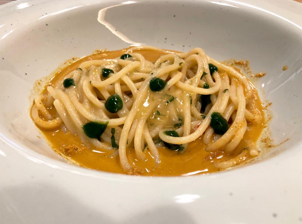 Photogallery






Our lunch at Cinque in the photos by Tanio Liotta. We start with Cream of pumpkin from Mantua, almond milk, cream of anchovies and puntarelle with lemon. Aside from the bread basket and the salted butter with porcini (every restaurant of Bartolini’s has butter aromatised in a different way)









Manita: puffed rice with aromatic herbs, tuna sauce









Potato mousse, parsley sauce, bottarga, powdered capers: a dish that recalls the famous Patata soffice, uovo e uova. Delicious









Risotto "Tricolore" – sun dried tomatoes, Grana Padano 24 months, herbs (chives, basil). The San Marzano is both as sauce and chopped, the rice thickened with butter. Delicious, of course






