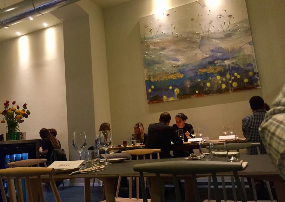 Galleria fotograficaTempura di asparagi con salsa mirin e tuorlo d'uovo
Kakuni: costine di maiale, mizuna e senape con accanto una "scarpetta" di riso e alghe
QFC: quaglia fritta, cavolo cinese e cipollotto, salsa tonkatsu
