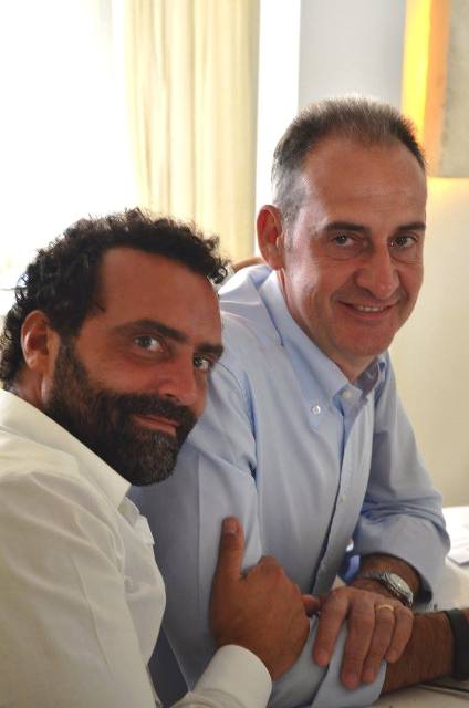 Galleria fotografica






Baccalà Giraldo, patate di Nardò e olive Leccine di Andrea Ribaldone









Cialledda, ventresca di tonno rosso Balfegò con quintessenza prima di origano di Domenico Schingaro









Sedanino di grano arso con crema di peperoni gialli, salsiccia a punta di coltello di Altamura croccante e ricotta leggermente acidula di Pietro Zito









Ricciola candita, insalata di ceci, limoni e olive di Paolo Rota









Finto hamburger di agnello Varvara, alici, salsa all'olio di oliva monocultivar coratina Muraglia e agrumi di Cristina Bowerman









Saltimbocca alla Martina Franca style, by Combal.Zero di Davide Scabin









Da Sud a Oriente di Corrado Assenza









Pietro Zito, Corrado Assenza, Paolo Rota e Andrea Ribaldone









Ferrarelle sponsor de Il Pranzo Possibile









Frantoio Muraglia sponsor de Il Pranzo Possibile









Sonia Gioia con Gerardo Leone dell'omonima agenzia che ha selezionato i vini per Il Pranzo Possibile






