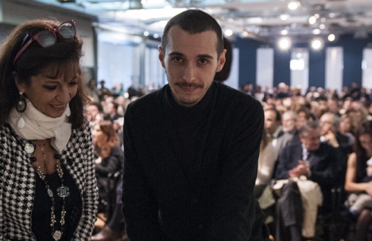 Galleria fotografica






La settima edizione della Guida Identità Golose ai ristorante d'autore in Italia e nel mondo









La sala gremita del Magna Pars Suite MIlano in via Forcella 6 a Milano








I Migliori chef per la Guida di Identità Golose 2014 sono Alessandro Negrini e Fabio Pisani de Il Luogo di Aimo e Nadia a Milano. Con loro sul palco, il sommelier Nicola Dell'Agnolo e Stefania Moroni. A premiarli Carlo Bianchi, area manager di Cavit. A destra, Paolo Marchi, curatore della Guida di Identità 2014.








Alessandro Negrini e Fabio Pisani "depositano" la loro impronta d'autore








La Migliore chef donna è Sara Preceruti de La Locanda del Notaio di Pellio Intelvi (Como), menzione speciale Sognatori del Gusto. Premia Marco Barbieri, International Relations Team di S.Pellegrino.








Sara Preceruti








Paolo Marchi con Oscar Farinetti, autore della prefazione della guida








Il Miglior chef straniero 2014 è Kobe Desramaults del ristorante In de Wulf a Heuvelland nelle Fiandre, in Belgio. Premia Serena Stefanoni de il Consorzio Grana Padano. Con loro Gabriele Zanatta (a sinistra), caporedattore della guida, e Paolo Marchi








Kobe Desramaults








Il Miglior sous chef è Alessandro Procopio del ristorante D’O di Cornaredo (Milano), chef Davide Oldani (in foto, a sinistra). È premiato da Sara Peirone, responsabile Top Gastronomy di Lavazza.








Paolo Marchi con Carlo Cracco, autore della prefazione dolce








Paolo Marchi con Massimo Bottura, autore del racconto di Modena








Il miglior chef pasticciere è Luca Sacchi del ristorante Cracco a Milano. Premia Cristina Trolli di Zafferano 3 Cuochi. Con loro, lo chef Carlo Cracco e Paolo Marchi





