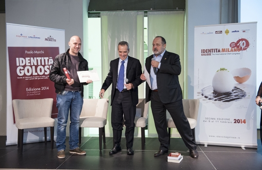 Galleria fotografica






La settima edizione della Guida Identità Golose ai ristorante d'autore in Italia e nel mondo









La sala gremita del Magna Pars Suite MIlano in via Forcella 6 a Milano








I Migliori chef per la Guida di Identità Golose 2014 sono Alessandro Negrini e Fabio Pisani de Il Luogo di Aimo e Nadia a Milano. Con loro sul palco, il sommelier Nicola Dell'Agnolo e Stefania Moroni. A premiarli Carlo Bianchi, area manager di Cavit. A destra, Paolo Marchi, curatore della Guida di Identità 2014.








Alessandro Negrini e Fabio Pisani "depositano" la loro impronta d'autore








La Migliore chef donna è Sara Preceruti de La Locanda del Notaio di Pellio Intelvi (Como), menzione speciale Sognatori del Gusto. Premia Marco Barbieri, International Relations Team di S.Pellegrino.








Sara Preceruti








Paolo Marchi con Oscar Farinetti, autore della prefazione della guida








Il Miglior chef straniero 2014 è Kobe Desramaults del ristorante In de Wulf a Heuvelland nelle Fiandre, in Belgio. Premia Serena Stefanoni de il Consorzio Grana Padano. Con loro Gabriele Zanatta (a sinistra), caporedattore della guida, e Paolo Marchi








Kobe Desramaults








Il Miglior sous chef è Alessandro Procopio del ristorante D’O di Cornaredo (Milano), chef Davide Oldani (in foto, a sinistra). È premiato da Sara Peirone, responsabile Top Gastronomy di Lavazza.








Paolo Marchi con Carlo Cracco, autore della prefazione dolce








Paolo Marchi con Massimo Bottura, autore del racconto di Modena








Il miglior chef pasticciere è Luca Sacchi del ristorante Cracco a Milano. Premia Cristina Trolli di Zafferano 3 Cuochi. Con loro, lo chef Carlo Cracco e Paolo Marchi








Luca Sacchi, Miglior Chef Pasticciere 2014





