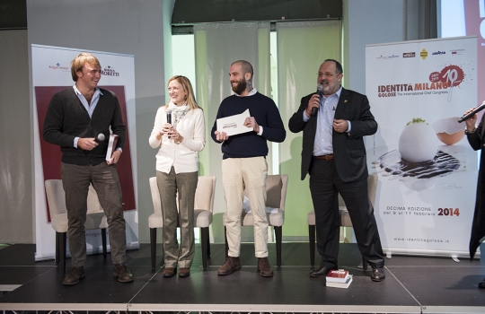 Galleria fotografica






La settima edizione della Guida Identità Golose ai ristorante d'autore in Italia e nel mondo









La sala gremita del Magna Pars Suite MIlano in via Forcella 6 a Milano








I Migliori chef per la Guida di Identità Golose 2014 sono Alessandro Negrini e Fabio Pisani de Il Luogo di Aimo e Nadia a Milano. Con loro sul palco, il sommelier Nicola Dell'Agnolo e Stefania Moroni. A premiarli Carlo Bianchi, area manager di Cavit. A destra, Paolo Marchi, curatore della Guida di Identità 2014.








Alessandro Negrini e Fabio Pisani "depositano" la loro impronta d'autore








La Migliore chef donna è Sara Preceruti de La Locanda del Notaio di Pellio Intelvi (Como), menzione speciale Sognatori del Gusto. Premia Marco Barbieri, International Relations Team di S.Pellegrino.








Sara Preceruti








Paolo Marchi con Oscar Farinetti, autore della prefazione della guida








Il Miglior chef straniero 2014 è Kobe Desramaults del ristorante In de Wulf a Heuvelland nelle Fiandre, in Belgio. Premia Serena Stefanoni de il Consorzio Grana Padano. Con loro Gabriele Zanatta (a sinistra), caporedattore della guida, e Paolo Marchi








Kobe Desramaults








Il Miglior sous chef è Alessandro Procopio del ristorante D’O di Cornaredo (Milano), chef Davide Oldani (in foto, a sinistra). È premiato da Sara Peirone, responsabile Top Gastronomy di Lavazza.








Paolo Marchi con Carlo Cracco, autore della prefazione dolce








Paolo Marchi con Massimo Bottura, autore del racconto di Modena








Il miglior chef pasticciere è Luca Sacchi del ristorante Cracco a Milano. Premia Cristina Trolli di Zafferano 3 Cuochi. Con loro, lo chef Carlo Cracco e Paolo Marchi








Luca Sacchi, Miglior Chef Pasticciere 2014








Il Premio Birra in cucina è di Daniele Usai del ristorante Il Tino di Ostia a Roma. A premiarlo per Birra Moretti, Alfredo Pratolongo, direttore Comunicazione e Affari istituzionali di Heineken Italia








Daniele Usai con il premio Caraiba e la guida








Nel corso della presentazione








La Miglior carta dei vini e distillati: Imago dell’Hotel Hassler di Roma. A ritirare il premio, il sommelier Marco Amato e lo chef Francesco Apreda. Premia Marco Ravasi, brand director Italy di Ruinart








Le firme di Marco Amato e Francesco Apreda








Il Miglior sommelier è Valerio Capriotti del ristorante Duomo di Ragusa Ibla, chef Ciccio Sultano (sul palco, a sinistra). Premia Carlo Mogolino, brand manager di Torre Rosazza








Valerio Capriotti








Il Miglior maître è Donato Marzolla, del ristorante Rossellinis del Palazzo Avino a Ravello (Salerno). Premia Tenuta Sant’Anna: in foto, Francesco Marchese, responsabile marketing e comunicazione de Le Tenute di Genagricola








Donato Marzolla








Il premio fornito, come ogni anno, da Caraiba: le porcellane Figgjio Norway
 






