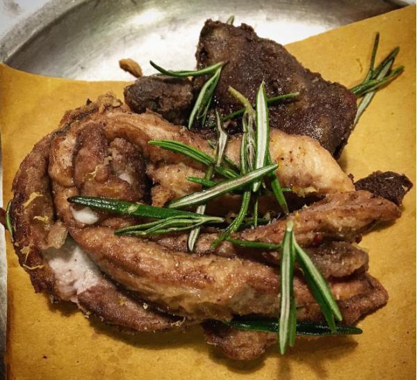 Galleria fotografica






Trippa fritta. Il primo piatto icona del locale









Vitello tonnato. Altro piatto icona









Midollo alla brace. Terzo piatto icona









Uovo morbido, animelle e bietoline all'erba di San Pietro









Ventresca di tonnetto ala lunga alla brace, cipolle agrodolci, capperi e rosmarino









Zucca di Hokkaido in carpione e bagna cauda









Uova di seppia arrostite, tarassaco, cicoria e bottarga di tonno









Baccalà, crema di ceci e cavolo nero









Insalata russa









Cardo gobbo gratinato e uova di aringa affumicate









Terrina di fegatini di pollo, saba e marmellata di cipolle alla menta









Risotto allo zafferano e midollo alla brace









Ravioli ripieni di ricotta di pecora e tarassaco, ricci di mare e erba cipollina









Gnocchi al ragù









Risotto all'aceto invecchiato, tarassaco, cicciolata e pepe nero









Mezze Maniche con pajata









Verdure bollite e bagna cauda









Beccaccia arrosto









Baccalà, lenticchie e pancetta stufata di mora romagnola (autoprodotta)









Granelle di agnello fritte, radicchio di Verona brasato al Valpolicella e salsa al gorgonzola









Frontali di ricciola nel guanciale alla brace, crema di cicerchie e rosmarino









Animelle croccanti, radicchio tardivo confit, cedro candito e liquirizia









Anguilla in carpione al dragoncello









Polenta gialla, salsiccia moretta e verza









Polenta bianca e garusoli al limone









Vignarola: fave, carciofi, lattuga romana, guanciale, cipollotto e pecorino romano









Asparagi, uova di quaglia, senape e cerfoglio









Diaframma di cavallo alla brace, crema di cipolle di tropea, crescione d'acqua






