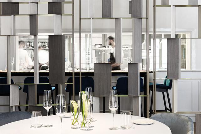 Photogallery






A new Lorenzo Cogo at the new El Coq, since July 2016 in the heart of Vicenza









At the entrance, the Carlton library by Ettore Sottsass, a great designer, founder of the  Memphis Group. In fact, it is entirely made in sugar, the work of artist Marco Chiurato

 









We get to the first floor: the perspective at the entrance recalls the depth of Palladio’s works









The elegant dining room









Precious cutlery by Giò Ponti for Sambonet. Everything is studied: the colour of the tablecloth is inspired by the roof of the Basilica Palladiana






