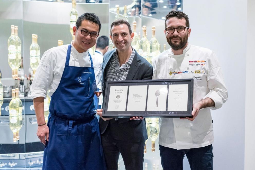 Galleria fotografica






Massimiliano Blasone a Identità di Champagne. Tutte le foto sono di Brambilla-Serrani














Matteo Baronetto














Giuseppe Iannotti






