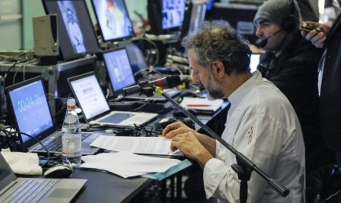 Galleria fotografica






Bottura a Identità 2013









Bottura con Renzi, Sala e Martina









Bottura coi fratelli Costardi e Peppe Zullo a Identità Expo






