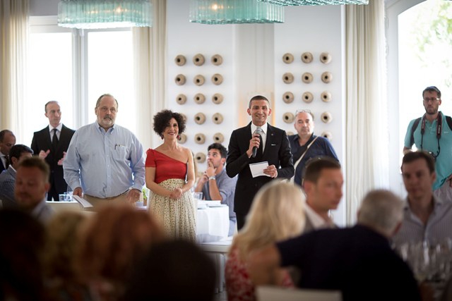 Galleria fotografica






Baccalà Giraldo, patate di Nardò e olive Leccine di Andrea Ribaldone









Cialledda, ventresca di tonno rosso Balfegò con quintessenza prima di origano di Domenico Schingaro









Sedanino di grano arso con crema di peperoni gialli, salsiccia a punta di coltello di Altamura croccante e ricotta leggermente acidula di Pietro Zito









Ricciola candita, insalata di ceci, limoni e olive di Paolo Rota









Finto hamburger di agnello Varvara, alici, salsa all'olio di oliva monocultivar coratina Muraglia e agrumi di Cristina Bowerman









Saltimbocca alla Martina Franca style, by Combal.Zero di Davide Scabin









Da Sud a Oriente di Corrado Assenza









Pietro Zito, Corrado Assenza, Paolo Rota e Andrea Ribaldone









Ferrarelle sponsor de Il Pranzo Possibile









Frantoio Muraglia sponsor de Il Pranzo Possibile









Sonia Gioia con Gerardo Leone dell'omonima agenzia che ha selezionato i vini per Il Pranzo Possibile









Gianluca Bastiani e Riccardo Uleri di Longino&Cardenal









I fratelli Michele e Vincenzo Varvara della macelleria omonima di Altamura con la chef Cristina Bowerman e il suo sous






