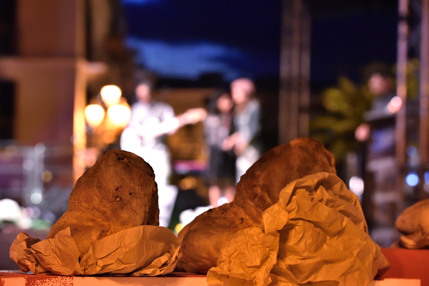 PhotogalleryPaolo Parisi and his slice, Sixties styleRaffaele Vitale&nbsp;of&nbsp;Casa del Nonno 13&nbsp;in Mercato San Severino (Salerno) prepairs his finger foods made with saffron mozzarellaFried moscardini&nbsp;by&nbsp;Francesco Nacci, Botrus&nbsp;restaurant in CeglieBeppe Ciavarelli&nbsp;of&nbsp;La Claque&nbsp;restaurant in MolfettaAntonio Scalera&nbsp;of&nbsp;La Bul&nbsp;in Ceglie and his Apulian gazpachoPanino with capocollo by&nbsp;Antonella Ricci&nbsp;and&nbsp;Vinod Sookar&nbsp;of&nbsp;Al Fornello da Ricci&nbsp;in Ceglie