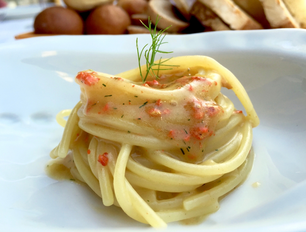 Galleria fotografica






Gran pranzo al Bikini. Appetizer: calzoncino ripieno di fiordilatte, polpetta di melanzana e alice ripiena. Le foto sono di Tanio Liotta









Crudo e cotto di schianto









Totanetto ripieno di provola affumicata e patate, salsa di prezzemolo e parmigiana di melanzane e Trancetto di provolone del Monaco, porcino del monte Faito, salsa di barbabietola e rucola selvatica






