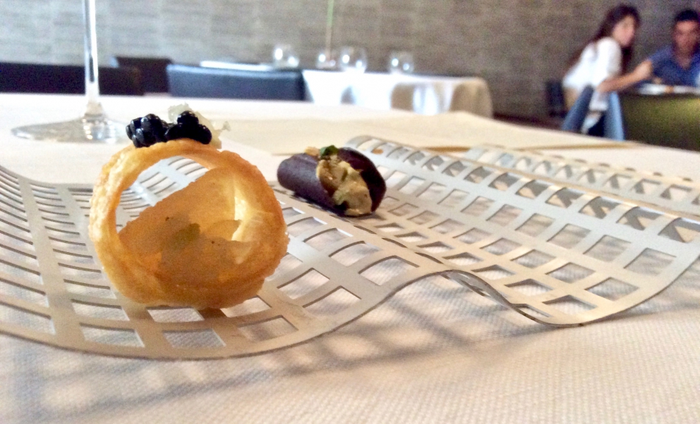 Photogallery






We are very happy to celebrate the highest excellence firmly reached by Anthony Genovese’s Il Pagliaccio. Here are the photos taken during a recent meal, starting from some amuse bouche, that is to say Corn and hazelnut cream and Stockfish and quinoa cannolo 






