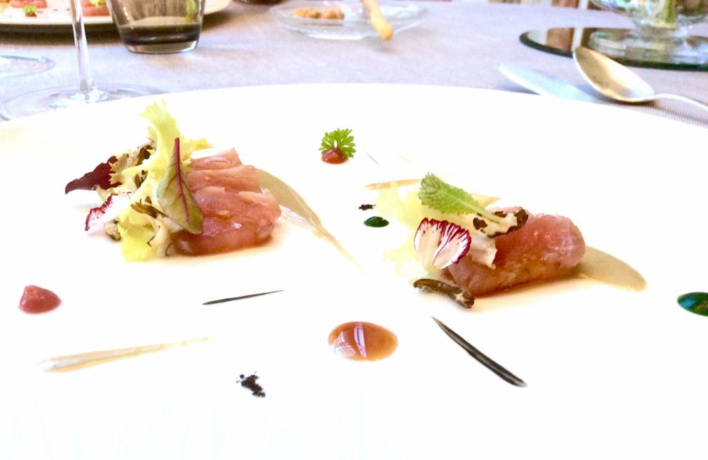 Photogallery






Various appetizers to begin with: Puffed pasta with carbonara sauce, Sponge of broccoli with salmon roe, Black cabbage and rice brittle...









Marinated salted codfish, pineapple, hazelnut mayonnaise: very good






