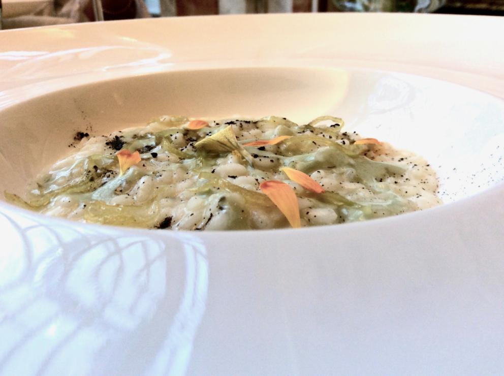 Photogallery






Various appetizers to begin with: Puffed pasta with carbonara sauce, Sponge of broccoli with salmon roe, Black cabbage and rice brittle...









Marinated salted codfish, pineapple, hazelnut mayonnaise: very good









Another excellently made starter: Marinated, seared and smoked amberjack, curly endive, oyster sauce and umeboshi









Foie gras terrine, beef steak tartare, annurca apple, mustard and tarragon 






