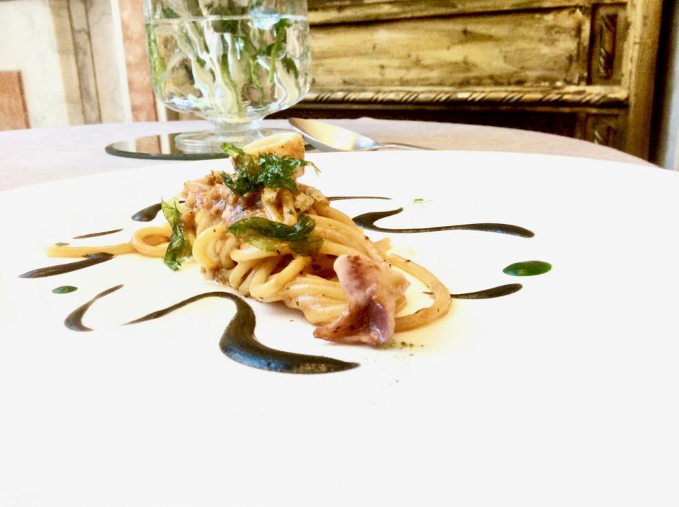 Photogallery






Various appetizers to begin with: Puffed pasta with carbonara sauce, Sponge of broccoli with salmon roe, Black cabbage and rice brittle...









Marinated salted codfish, pineapple, hazelnut mayonnaise: very good









Another excellently made starter: Marinated, seared and smoked amberjack, curly endive, oyster sauce and umeboshi









Foie gras terrine, beef steak tartare, annurca apple, mustard and tarragon 









A very nice Risotto with lemons from Amalfi, sea truffles, asparagus, buffalo milk yogurt. The citrus fruits are in 4 versions: salty, baked, grated and candied, plus there's a little citron






