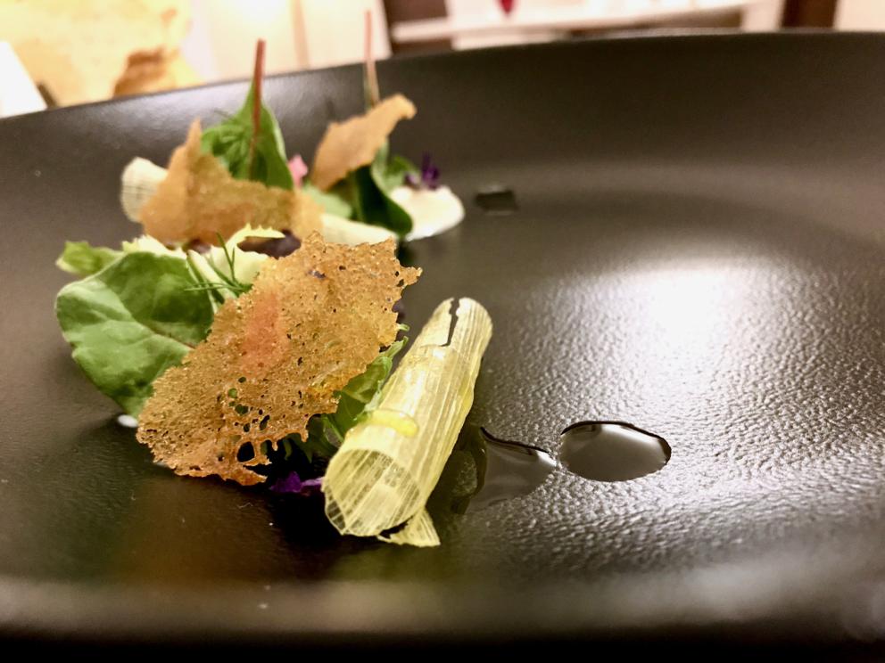 Galleria fotograficaS'inizia con gli appetizer: ottima la Tartare di spigola e pomodoro
Frittellina di pasta acida con schiuma di patate e aringa
Bonbon di mojito e frutto della passione
Cannolo di pasta sigaretta con schiuma di caprino e cipolla rossa caramellata
Inizia il degustazione con un piatto di alto livello: Ostrica, cetriolo e tuorlo affumicato. Il cetriolo &egrave; in zuppetta, il tuorlo affumicato su una cialda soffiata di brodo
I pani, buonissimi, a iniziare da carasau di Ovodda. Vengono serviti con evo Villa Cidro
Un piatto del menu La mia Sardegna, ma che racconta il territorio con modernit&agrave; e una piacevolezza indimenticabile. E' stato tra i miei preferiti:&nbsp;Battuto di pecora, patata soffiata e bucce. La buccia di patata viene soffiata e fritta, cos&igrave; resa croccante, poi riempita di battuto di pecora, a parte la spuma di patata
Cannolicchio, ravanello e barbabietola, con granita di ravanello, crema di rapa rossa, cialda di topinambur affumicato ed emulsione di ostrica. Buonissimo
