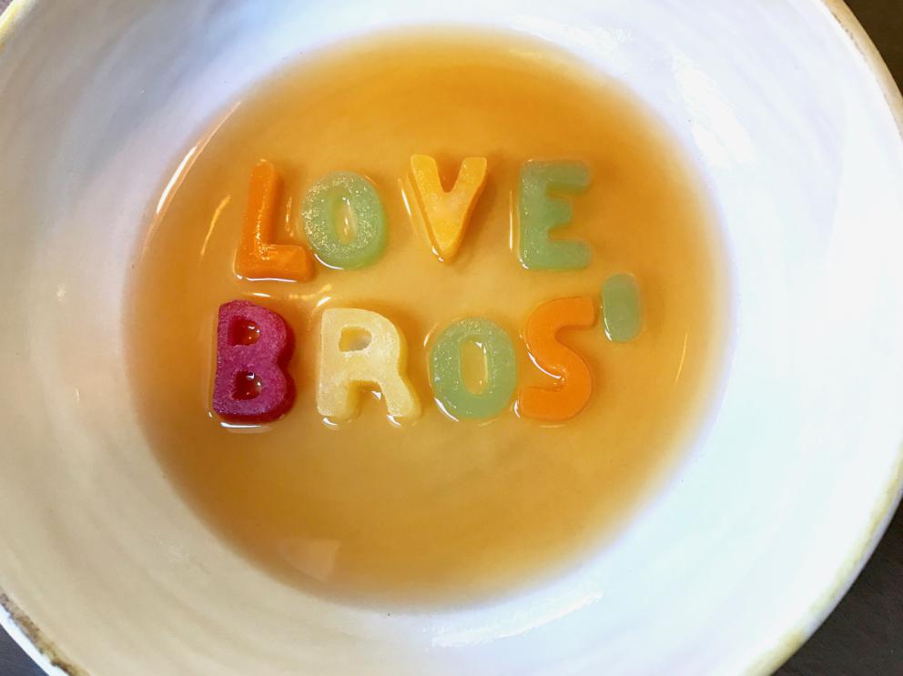 Galleria fotografica






Si inizia con pane da grano 100% Senatore Cappelli, poi crema d'olio evo di Coratina Muraglia e lardo









Gioco di appetizer









Oliva di Cerignola e vermuth, Fragola e Campari









Pancake di patate e lardo affumicato









Bigné al formaggio erborinato, crema di rucola e aceto di vino rosso









Toast di pane alla crema di ricotta forte e garum di sgombro









Ravanello, aceto di fruti rossi, semi di girasole e cumino









Patata e paté di fegato di piccione









Formaggio fresco di capra









Cipolla cotta in forno, lampascioni, ribes nero, perle di aceto balsamico, olio al porro, tapioca e sambuco









Indivia al forno, mela verde, crema di mandorle, bergamotto, limone gratuggiato









Tarte alle vongole e asparagi...









...con asparagi schiacciati al'olio di cerfoglio e limone









«Non proponiamo risotti né paste fresche»: Lenticchie di Zollino e cocco, infuso di aromi









Linguine Monograno Felicetti, latte di pistacchio e liquamen: ossia il liquido di fermentazione che si ottiene dalla produzione del garum









Floriano Pellegrino e il garum














Isabella Potì serve la Rana pescatrice al BBQ, laccata con aceto balsamico, salsa alle nocciole, nocciole tostate, olio all'aglio









La rana pescatrice









Di nuovo Isabella Potì, questa volta con la quaglia...









«La quaglia? La cuciniamo sui carboni, sopra la stufa, una cottura lenta, Noi non usiamo il roner»









Quaglia, prugna e fagiolini: la quaglia con noci macadamia, fagiolini di mare e di terra, umeboshi di prugne









La coscia della quaglia, con limone e soia









In accompagnamento, un pane al vapore e poi fritto






