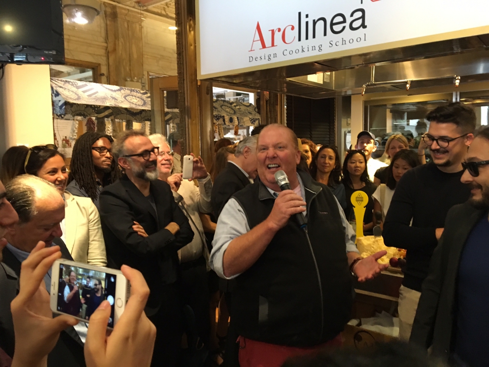 Galleria fotografica






Massimo Bottura con Alain Ducasse









Autografo









Con la moglie Lara Gilmore









Paul Pairet, Pierre Hermé, Mario Batali e Massimo Bottura









Yannick Alléno, Pierre Hermé, Mario Batali, Massimo Bottura, Raf Alajmo e Alain Ducasse






