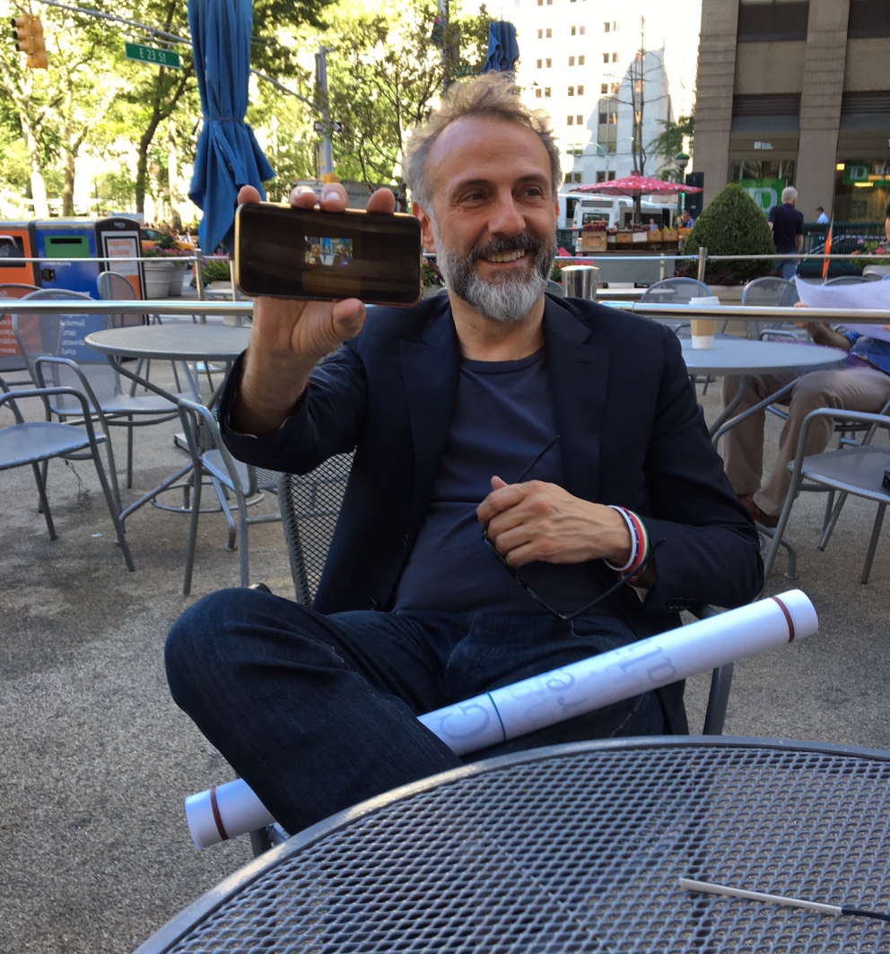 Galleria fotografica






Massimo Bottura con Alain Ducasse









Autografo









Con la moglie Lara Gilmore









Paul Pairet, Pierre Hermé, Mario Batali e Massimo Bottura









Yannick Alléno, Pierre Hermé, Mario Batali, Massimo Bottura, Raf Alajmo e Alain Ducasse









Batali mattatore














La Frittata di spaghetti preparata da Riccardo Orfino











