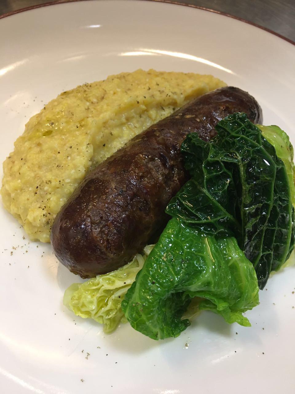 Galleria fotografica






Trippa fritta. Il primo piatto icona del locale









Vitello tonnato. Altro piatto icona









Midollo alla brace. Terzo piatto icona









Uovo morbido, animelle e bietoline all'erba di San Pietro









Ventresca di tonnetto ala lunga alla brace, cipolle agrodolci, capperi e rosmarino









Zucca di Hokkaido in carpione e bagna cauda









Uova di seppia arrostite, tarassaco, cicoria e bottarga di tonno









Baccalà, crema di ceci e cavolo nero









Insalata russa









Cardo gobbo gratinato e uova di aringa affumicate









Terrina di fegatini di pollo, saba e marmellata di cipolle alla menta









Risotto allo zafferano e midollo alla brace









Ravioli ripieni di ricotta di pecora e tarassaco, ricci di mare e erba cipollina









Gnocchi al ragù









Risotto all'aceto invecchiato, tarassaco, cicciolata e pepe nero









Mezze Maniche con pajata









Verdure bollite e bagna cauda









Beccaccia arrosto









Baccalà, lenticchie e pancetta stufata di mora romagnola (autoprodotta)









Granelle di agnello fritte, radicchio di Verona brasato al Valpolicella e salsa al gorgonzola









Frontali di ricciola nel guanciale alla brace, crema di cicerchie e rosmarino









Animelle croccanti, radicchio tardivo confit, cedro candito e liquirizia









Anguilla in carpione al dragoncello






