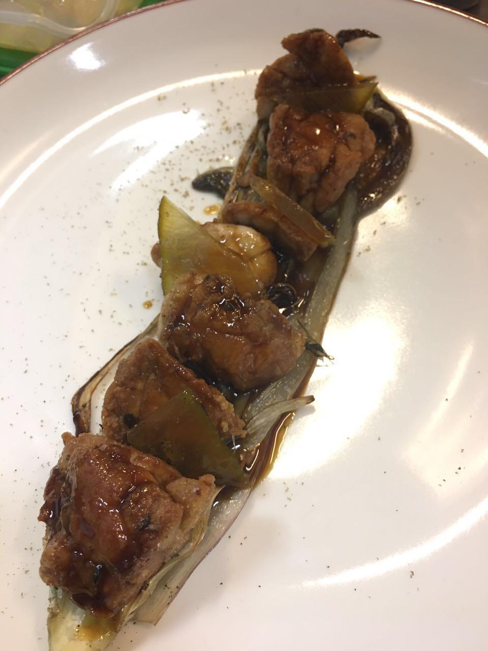 Galleria fotografica






Trippa fritta. Il primo piatto icona del locale









Vitello tonnato. Altro piatto icona









Midollo alla brace. Terzo piatto icona









Uovo morbido, animelle e bietoline all'erba di San Pietro









Ventresca di tonnetto ala lunga alla brace, cipolle agrodolci, capperi e rosmarino









Zucca di Hokkaido in carpione e bagna cauda









Uova di seppia arrostite, tarassaco, cicoria e bottarga di tonno









Baccalà, crema di ceci e cavolo nero









Insalata russa









Cardo gobbo gratinato e uova di aringa affumicate









Terrina di fegatini di pollo, saba e marmellata di cipolle alla menta









Risotto allo zafferano e midollo alla brace









Ravioli ripieni di ricotta di pecora e tarassaco, ricci di mare e erba cipollina









Gnocchi al ragù









Risotto all'aceto invecchiato, tarassaco, cicciolata e pepe nero









Mezze Maniche con pajata









Verdure bollite e bagna cauda









Beccaccia arrosto









Baccalà, lenticchie e pancetta stufata di mora romagnola (autoprodotta)









Granelle di agnello fritte, radicchio di Verona brasato al Valpolicella e salsa al gorgonzola









Frontali di ricciola nel guanciale alla brace, crema di cicerchie e rosmarino






