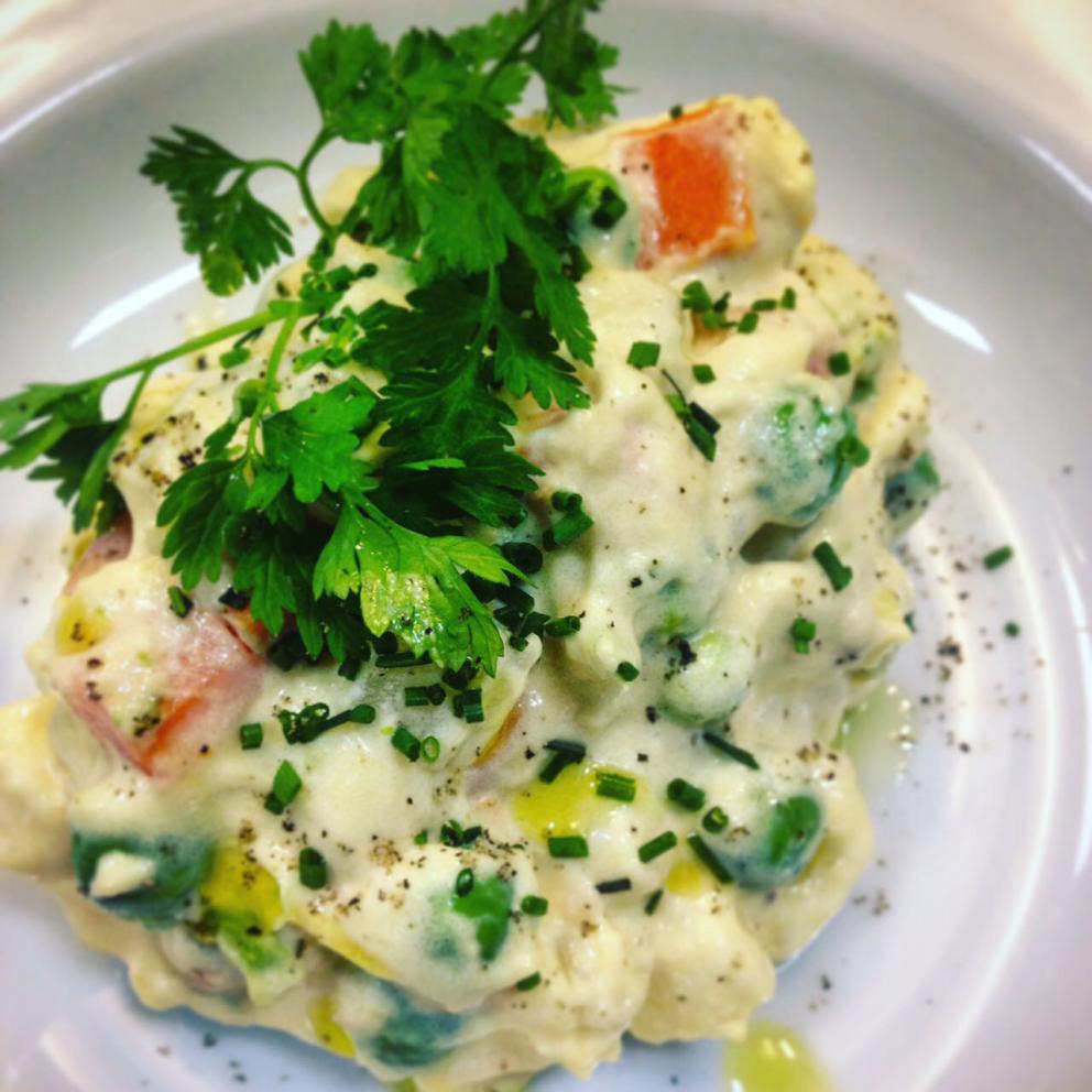 Galleria fotografica






Trippa fritta. Il primo piatto icona del locale









Vitello tonnato. Altro piatto icona









Midollo alla brace. Terzo piatto icona









Uovo morbido, animelle e bietoline all'erba di San Pietro









Ventresca di tonnetto ala lunga alla brace, cipolle agrodolci, capperi e rosmarino









Zucca di Hokkaido in carpione e bagna cauda









Uova di seppia arrostite, tarassaco, cicoria e bottarga di tonno









Baccalà, crema di ceci e cavolo nero






