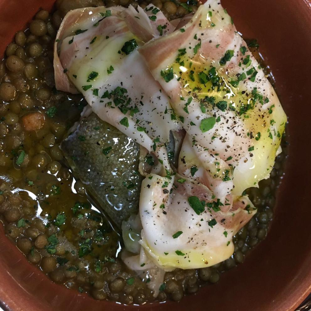 Galleria fotografica






Trippa fritta. Il primo piatto icona del locale









Vitello tonnato. Altro piatto icona









Midollo alla brace. Terzo piatto icona









Uovo morbido, animelle e bietoline all'erba di San Pietro









Ventresca di tonnetto ala lunga alla brace, cipolle agrodolci, capperi e rosmarino









Zucca di Hokkaido in carpione e bagna cauda









Uova di seppia arrostite, tarassaco, cicoria e bottarga di tonno









Baccalà, crema di ceci e cavolo nero









Insalata russa









Cardo gobbo gratinato e uova di aringa affumicate









Terrina di fegatini di pollo, saba e marmellata di cipolle alla menta









Risotto allo zafferano e midollo alla brace









Ravioli ripieni di ricotta di pecora e tarassaco, ricci di mare e erba cipollina









Gnocchi al ragù









Risotto all'aceto invecchiato, tarassaco, cicciolata e pepe nero









Mezze Maniche con pajata









Verdure bollite e bagna cauda









Beccaccia arrosto






