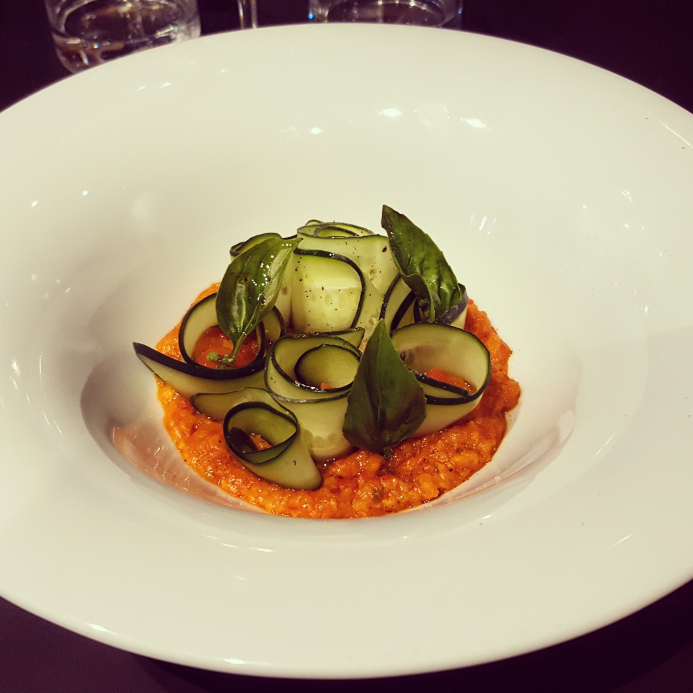 Galleria fotografica






I piatti che abbiamo assaggiato all'Essenziale (foto Stefania Lattuca): nella foto, Iodio (sgombro, jamon iberico yogurt e lenticchie)









Sottobosco: funghi porcini, funghi trombetta e orecchio di giuda, sia cotti che crudi, poi crema di zucca, cavolo nero, cavolo cappuccio e verza disidratati









Seppia al tegamino in zimino






