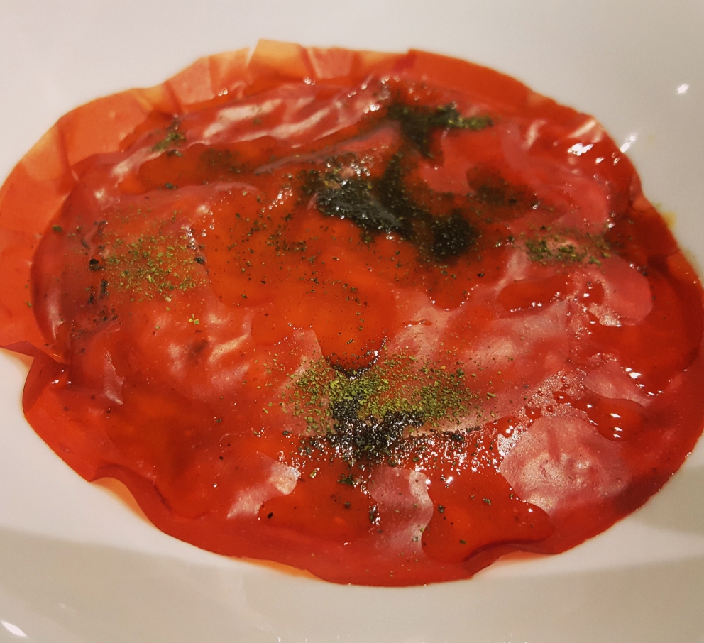 Galleria fotografica






I piatti che abbiamo assaggiato all'Essenziale (foto Stefania Lattuca): nella foto, Iodio (sgombro, jamon iberico yogurt e lenticchie)









Sottobosco: funghi porcini, funghi trombetta e orecchio di giuda, sia cotti che crudi, poi crema di zucca, cavolo nero, cavolo cappuccio e verza disidratati









Seppia al tegamino in zimino









Pappa al pomodoro






