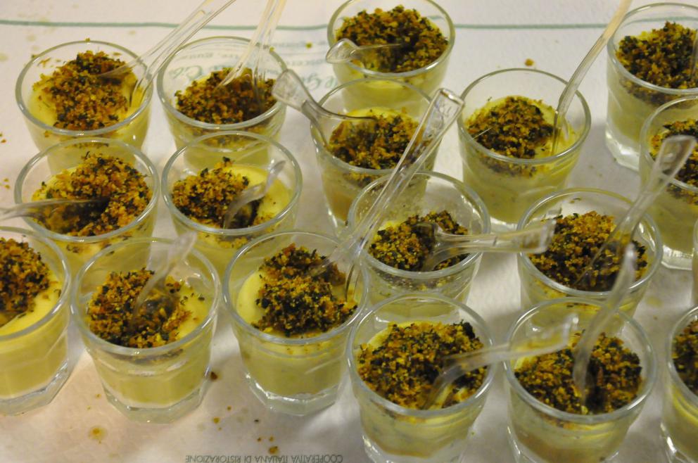 Galleria fotograficaMarco Baglieri&nbsp;del ristorante&nbsp;Crocifisso&nbsp;di Noto intervistato da Niccol&ograve; Torielli
Da sinistra:&nbsp;Rosanna Marziale&nbsp;de&nbsp;Le Colonne&nbsp;di Caserta,&nbsp;Eugenio Roncoroni&nbsp;di&nbsp;Al Mercato,&nbsp;Alessandro Negrini&nbsp;de&nbsp;Il Luogo di Aimo e Nadia&nbsp;ed&nbsp;Eugenio Boer&nbsp;&nbsp;
Roncoroni al lavoro
Rosanna Marziale spiega uno dei suoi antipasti
Dito, di Matteo Monti
Cachi e castagne di Luca De Santi
Baccal&agrave; mantecato, carote, passione, olive nere e zafferano di Nino Rossi
Pancotto Nord Sud Ovest Est di Christian Milone ed Eugenio Boer
Mozzarella di bufala campana DOP con salsa di pomodori arrostiti di Rosanna Marziale
