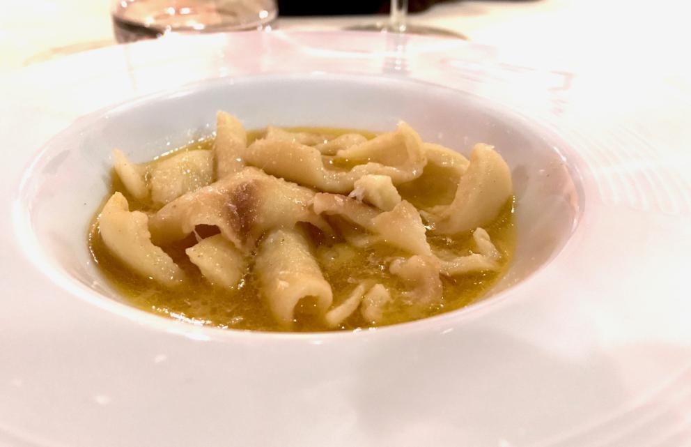 Galleria fotograficaBattuto di Bruno sarda, ricotta affumada e pane di patate
Pane con la lingua cotta in acqua salmistrata, aceto di Cannonau. Una delizia
Panada alla salsiccia
Coniglio a succhittu, sfumato con la Vernaccia: la sella con i suoi fegatini, un crumble di pane alle erbe, olivelle del Campidano e crema di carote. Gran piatto
Lumache in umido piccante, schiacciata di patate, &laquo;una ricetta di mio padre, realizzata in tegame&raquo;
