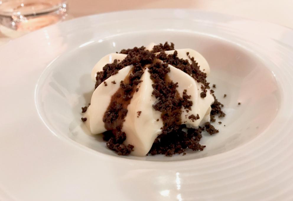 Galleria fotograficaBattuto di Bruno sarda, ricotta affumada e pane di patate
Pane con la lingua cotta in acqua salmistrata, aceto di Cannonau. Una delizia
Panada alla salsiccia
Coniglio a succhittu, sfumato con la Vernaccia: la sella con i suoi fegatini, un crumble di pane alle erbe, olivelle del Campidano e crema di carote. Gran piatto
Lumache in umido piccante, schiacciata di patate, &laquo;una ricetta di mio padre, realizzata in tegame&raquo;
Zichi di Bonorva cotto nel brodo&nbsp;di pecora&nbsp;con carne di pecora, &laquo;un piatto 100% tradizione&raquo;, e buonissimo. Lo Zichi &egrave; un tipico pane sardo originario di Bonorva, nella Sardegna settentrionale.
Elegantissimi, soavi i Tortelli di gallina alla maggiorana e pomodori appassiti. La gallina &egrave; ruspante di montagna, il piatto condito con olio agrumato
Favolosa la Lonza di pecora al sangue, marinata con le erbe, more di rovo e mandorle. Piatto perfetto. &laquo;Aggiungo le stesse more mangiate dalle pecore allo stato brado&raquo;
Un assaggio di formaggi tipici: pecorino di Paulilatino, &laquo;paese molto legato alla pastorizia&raquo;, casizolu di Bruno sarda e ricotta affumada, ossia affumicata &laquo;con lo stesso disciplinare del Fiore Sardo&raquo;
