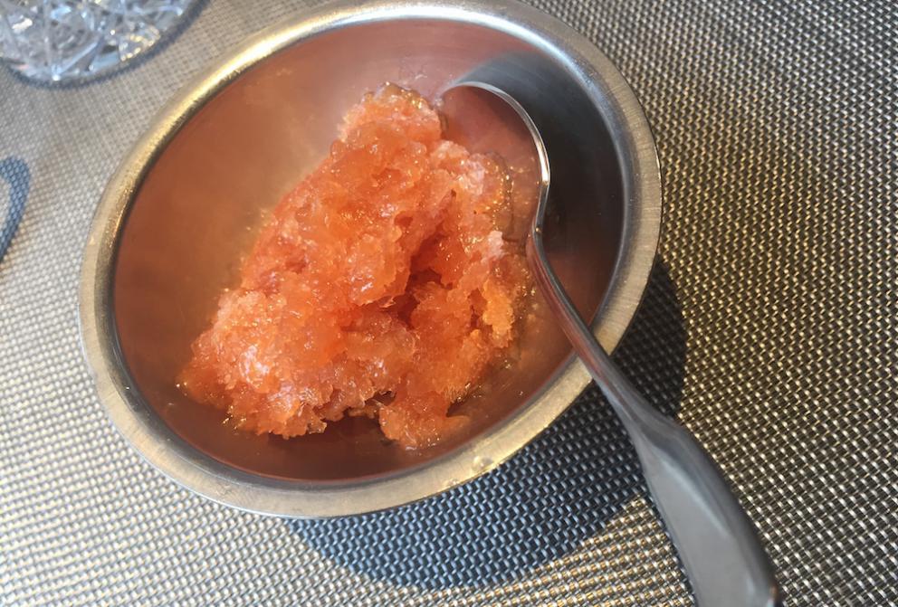 Galleria fotografica






Cococo









Cono con gelato al salmone









Waffle al pane di segale Borodinsky, ripieno di mousse di pesce spratto









Zuppa di cetrioli freschi con gelatina di panna acida









Merluzzo con porri, gelatina al finocchio e spuma al sapore di mare









Kasha isz topora (preparazione che si rifà alla fiaba russa "La zuppa di pietra"), con porridge di olivello spinoso verde, funghi porcini e guance di manzo stufato. L'insieme si rimesta con un ascia scioglievole di nero di burro e nero di seppia






