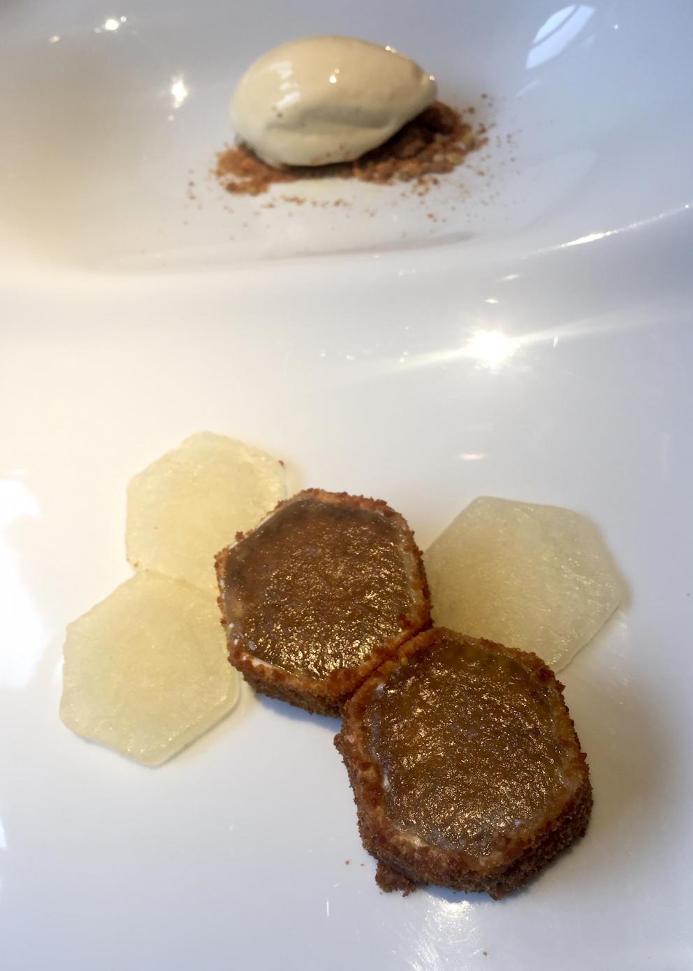 Galleria fotografica






Cococo









Cono con gelato al salmone









Waffle al pane di segale Borodinsky, ripieno di mousse di pesce spratto









Zuppa di cetrioli freschi con gelatina di panna acida









Merluzzo con porri, gelatina al finocchio e spuma al sapore di mare









Kasha isz topora (preparazione che si rifà alla fiaba russa "La zuppa di pietra"), con porridge di olivello spinoso verde, funghi porcini e guance di manzo stufato. L'insieme si rimesta con un ascia scioglievole di nero di burro e nero di seppia









Granita di composta di prugne









Cocorn: i pop corn del Kokoko, versione gelato






