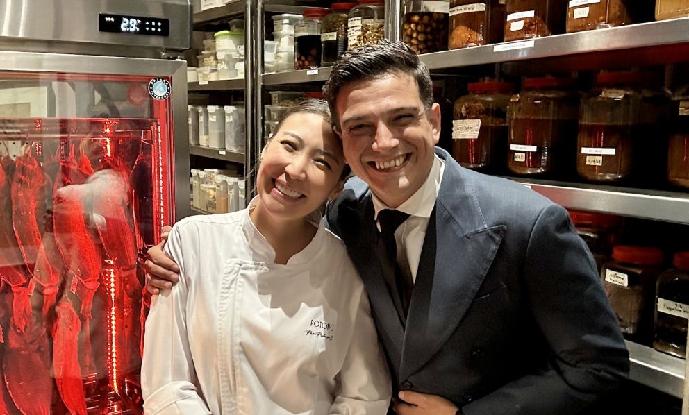 After starting as a pizzaiolo in the Marche region, he is now an established maître in Bangkok: 'Working in the dining room is great'