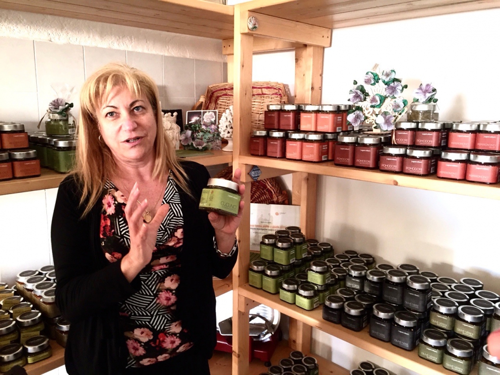 Galleria fotograficaA Salina esistono anche piante di capperi vecchie di oltre 150 anni, come questa
