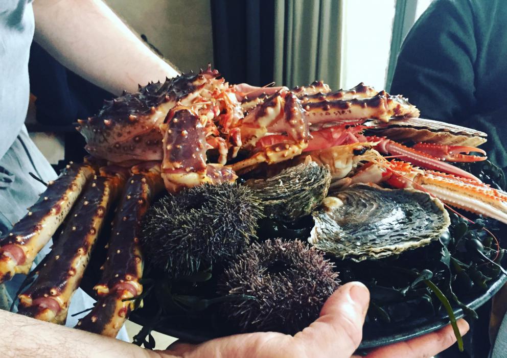 Photogallery






The traditional welcome at Noma: the chefs from the service kitchen greet the guests. In the middle, Italian Riccardo Canella, who will help us describing the last menu in detail (photo gallery by Luca Iaccarino and Gabriele Zanatta)









Warm broth of cloudberries. It’s the last welcome dish at Noma. It’s cold outside but as soon as you sit inside, you get warm thanks to this hot broth made with cloudberries enriched with rhubarb root oil. You dip a bouquet of hay, lemon thyme and mountain pine. Corroborating









Riccardo Canella brings a preview of what will follow






