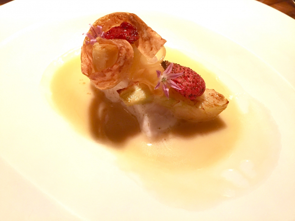 Galleria fotografica






Dieci super-piatti di David Kinch, serviti al Mirazur di Mentone. Il primo: Orata come sashimi, julienne di ravanello asiatico e alga dulse









Ostrica, gambero rosso, dashi di vongole, piselli dell'orto









Maccarello, riso, succo gelatinoso di dashi, katsuobushi e limone









Royal garden: crema di uovo, fiori di zucchine, zucchine e fagioli borlotti






