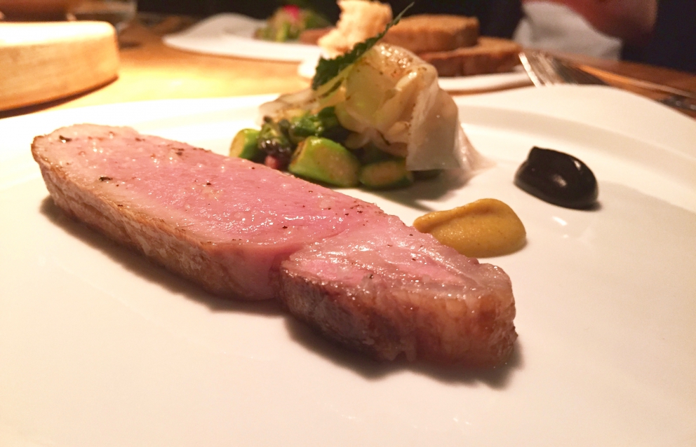 Galleria fotografica






Dieci super-piatti di David Kinch, serviti al Mirazur di Mentone. Il primo: Orata come sashimi, julienne di ravanello asiatico e alga dulse









Ostrica, gambero rosso, dashi di vongole, piselli dell'orto









Maccarello, riso, succo gelatinoso di dashi, katsuobushi e limone









Royal garden: crema di uovo, fiori di zucchine, zucchine e fagioli borlotti









Branzino, gazpacho di fragole, carciofo






