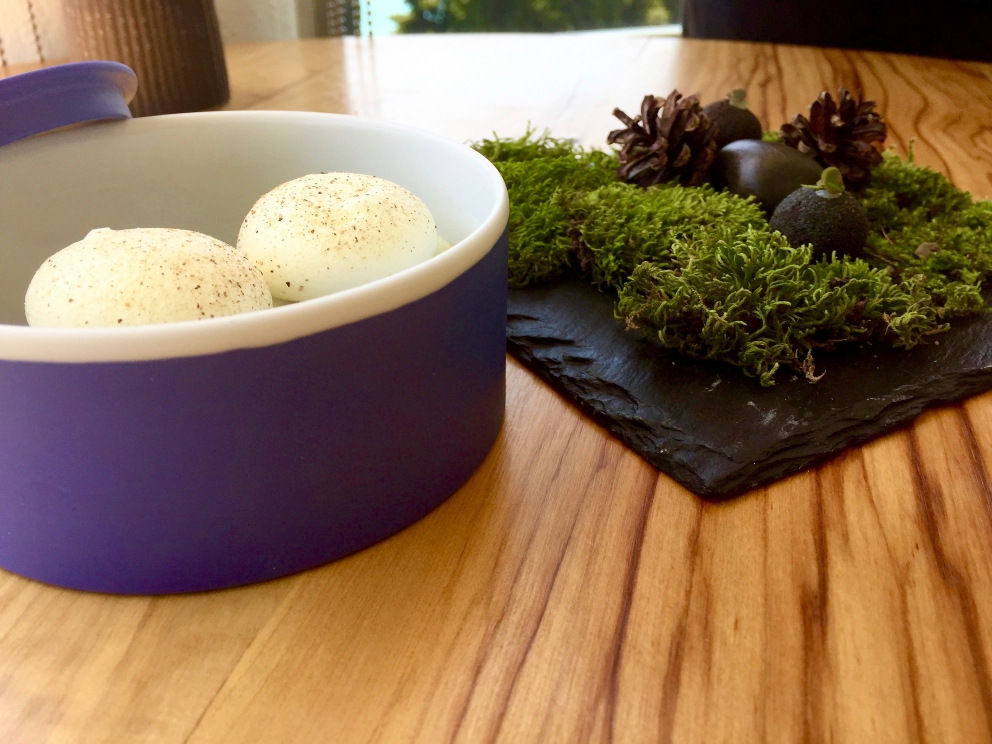 Galleria fotografica






Il primo appetizer: Gelatina di barbabietola e mousse di formaggio di capra






