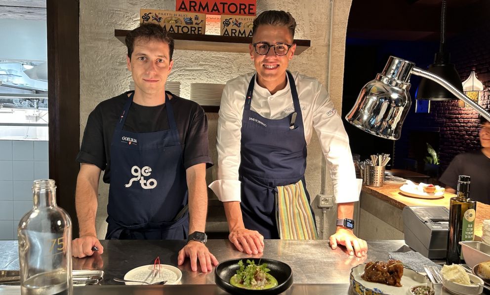 A cena con la Generazione Z: idee di cucina e assaggi smart da Gesto, a Milano
