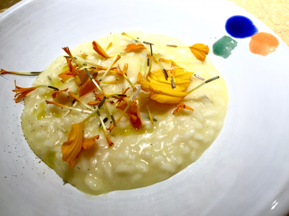 Galleria fotografica






Sulla destra, Spugna di pistacchio salato di Niko Romito (foto Tanio Liotta). Romito sarà relatore a Identità Milano









Pane, burro e alici di Yoji Tokuyoshi (foto Tanio Liotta)









Gli appetizer a base di pollo di Andrea Ribaldone, che sarà relatore a Identità Milano









Canocchie, acqua di pomodoro e verbena essiccata di Gianluca Gorini (foto Tanio Liotta). Gorini sarà relatore a Identità Milano









Yin Yang di gamberi rossi, quinoa allo zenzero e avocado con leche de tigre al mango di Italo Bassi (foto Aromicreativi)









Gambero, olio di semi di fragola e Campari di Riccardo Camanini (foto Brambilla-Serrani). Camanini sarà relatore a Identità Milano









Orto di lumache di Norbert Niederkofler (foto Tanio Liotta). Niederkofler sarà relatore a Identità Milano









Tartare di Fassona all'acqua cotta di porcini di Carlo Porcu (foto Tanio Liotta)









Subioti di farro, ribes, origano cretico, succo di fagiolini e trota salmonata grattugiata di Oliver Piras (foto Tanio Liotta). Piras sarà relatore a Identità Milano









Minestra di mare mischiata potente di Marianna Vitale (foto Carlo Passera)









Ravioli di arachidi toscane, ricci di mare e ristretto di pollo ruspante di Enrico Bartolini (foto Tanio Liotta). Bartolini sarà relatore a Identità Milano









Mezze maniche al brodo di prosciutto, torta fritta e ristretto di balsamico di Terry Giacomello (foto Tanio Liotta)









Risotto napoletano ai sentori di peperone imbottito di Nino Di Costanzo (foto Tanio Liotta). Di Costanzo sarà relatore a Identità Milano









Orzotto ai margini del bosco di Alessandro Dal Degan (foto Tanio Liotta)






