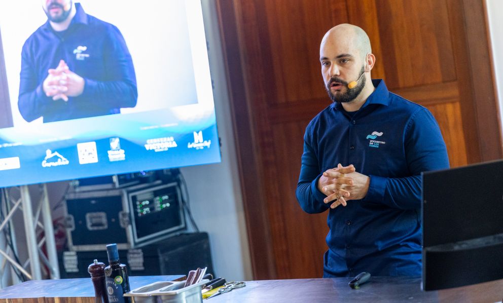 Il quesito di Jacopo Ticchi: «Che sapore ha il mare? E come faccio a afferrarlo?»