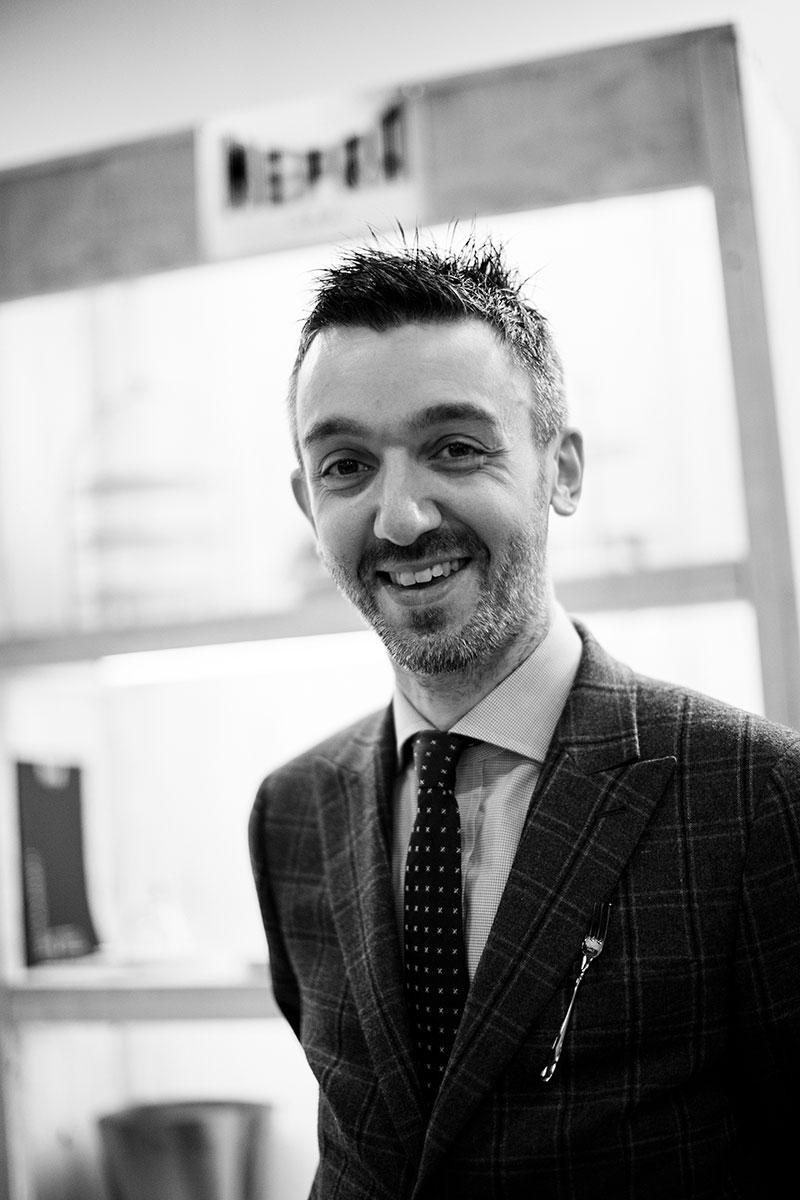 Galleria fotografica






Marco Reitano, Giulia Dirindelli, Eleonora Guerini









Walter Meccia, Chiara Giovoni









Alfredo Buonanno, Anna Maschio









Marcello Trentini, Irina Steccanelli









Elvio Gorelli









Andrea Puxeddu, fotografo del gruppo delle nostre Francesca Brambilla e Serena Serrani









Rosanna Marziale









Carlo Boschi di Veuve Clicquot, Caterina Ceraudo









Chiara Giovoni e Roberta Antonioli









Carlo Fico, Elvio Gorelli









La famiglia Cotarella









Terry Giacomello









Elisabetta Serraiotto, Yannick Alléno









Simone Fracassi, Vincenzo Guarino









Christian Spalvieri, Giuseppe Mazzocca, Davide Puleio









Teseo Geri









Monica Caradonna, Adele Elisabetta Granieri









Marianna Vitale









Fabiana Scarica, Marco Colognese, con Luca Iaccarino di passaggio









Diego Rossi, Simone Fracassi






